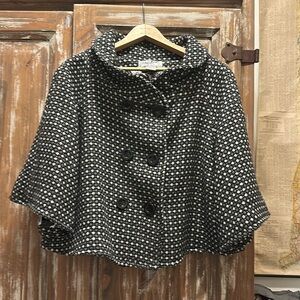 Steve Madden coat, Audrey Hepburn vintage style, like new condition.